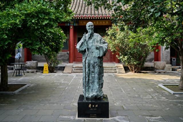 齐白石：从木匠到“画坛顶流”，他的人生比他的虾还“鲜”！