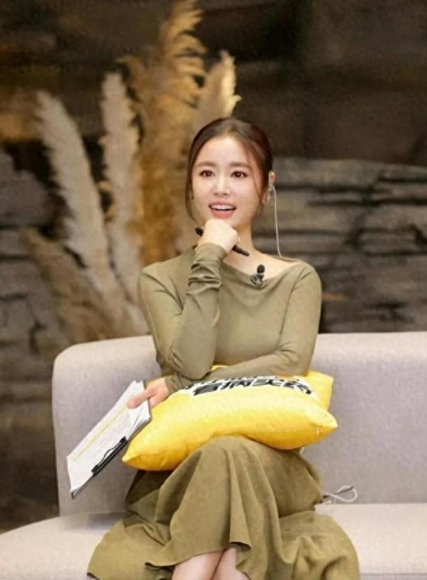 一夜醒来，估计全国人民都知道了！林心如，都已经49岁的人了