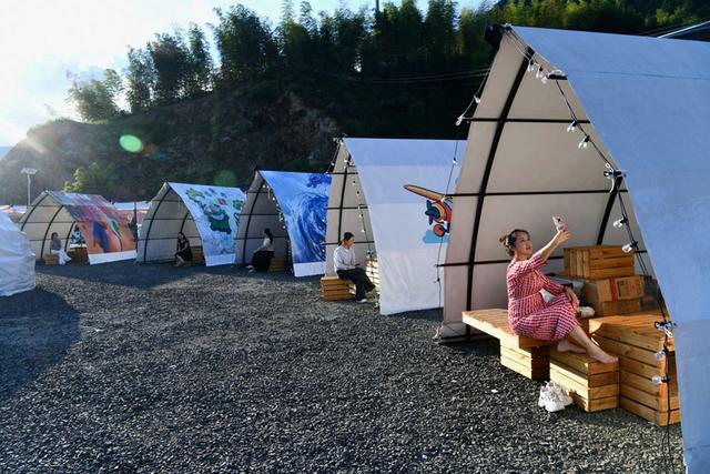 湖北通城：高山帐篷露营点亮夏日“凉经济”