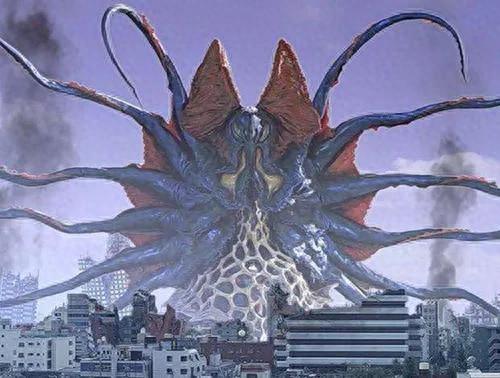 有红球的奥特曼（莫奈拉女王被消灭后）