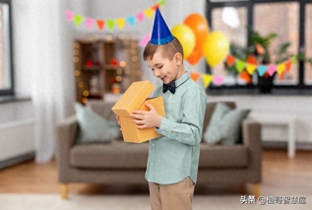 送男生哪些礼物有特别意义（成年人送什么礼物给男孩子这几样太有意义了）