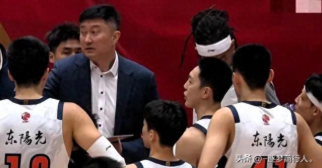 15分大逆转！广东3分险胜浙江，44犯55罚大战	，杜锋藏2大惊喜