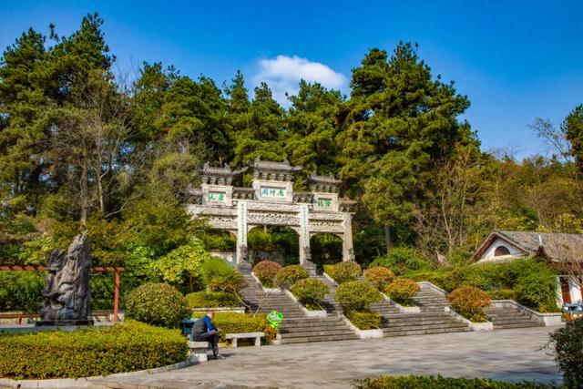 鹿冲关森林公园:在城市之巅探寻历史与自然的回响