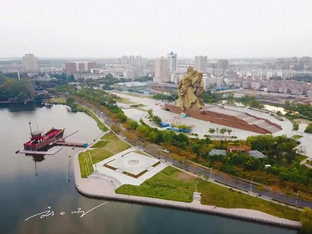 荆州巨型关公雕像：2016年建成，2021年拆除，背后原因值得深思？