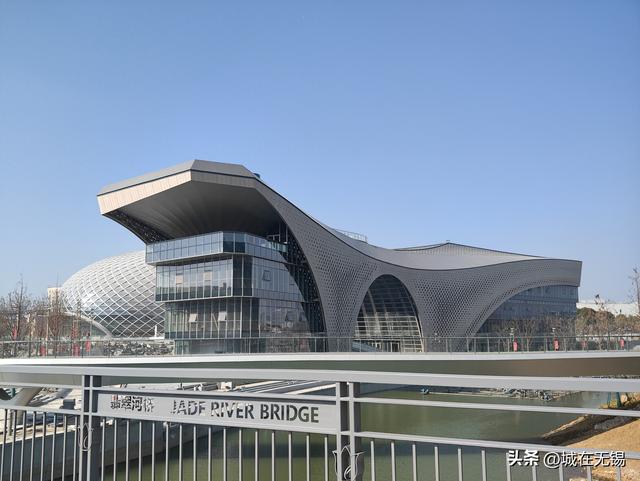 赶工热火朝天的无锡太湖湾音乐厅