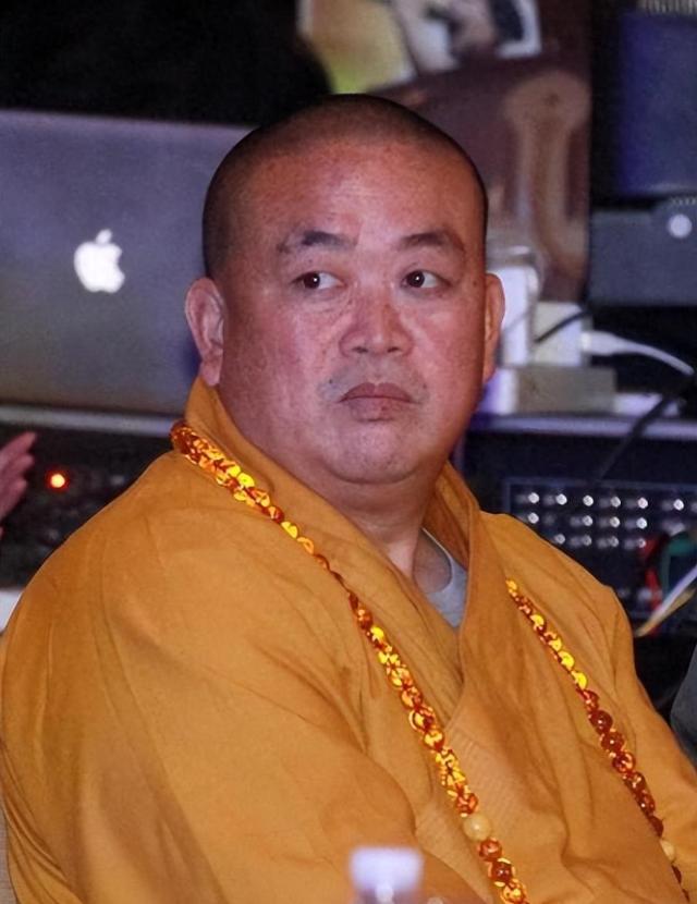 不查不知道一查吓一跳，掌管少林寺38年的释永信，私下到底多享受