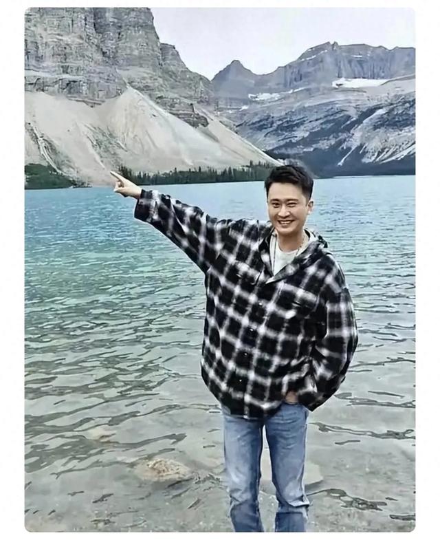 闯祸了！央视主持人出国旅游，携妻女高调炫海外生活，被网友骂惨