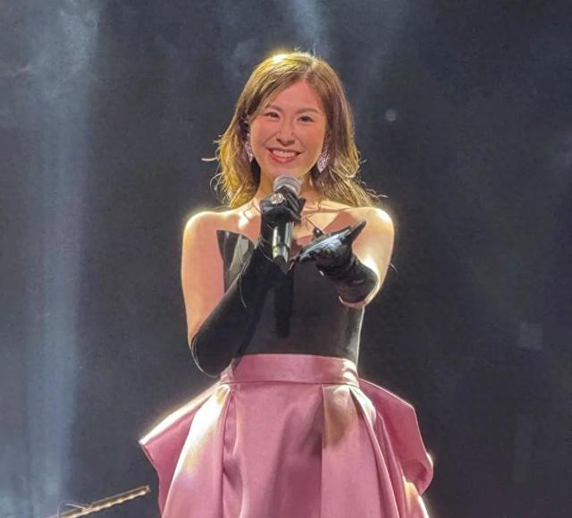 36岁TVB女星第一次开个人音乐会引发热议	，她唱歌的表情很恐怖