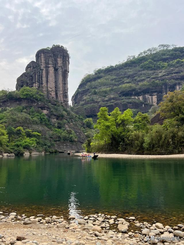 武夷山，其标志性的景点即玉女峰，也是福建省的地标