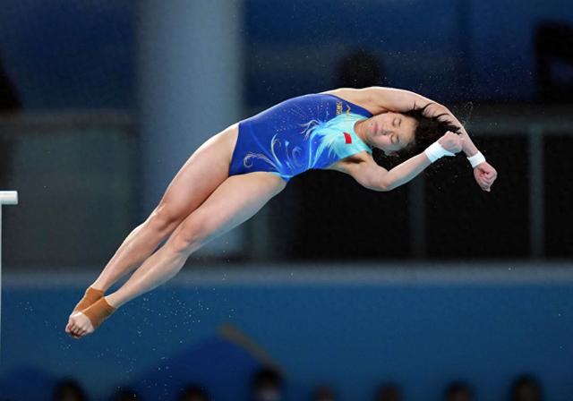 十五运跳水首金诞生！全红婵陈艺文助广东队夺女团冠军