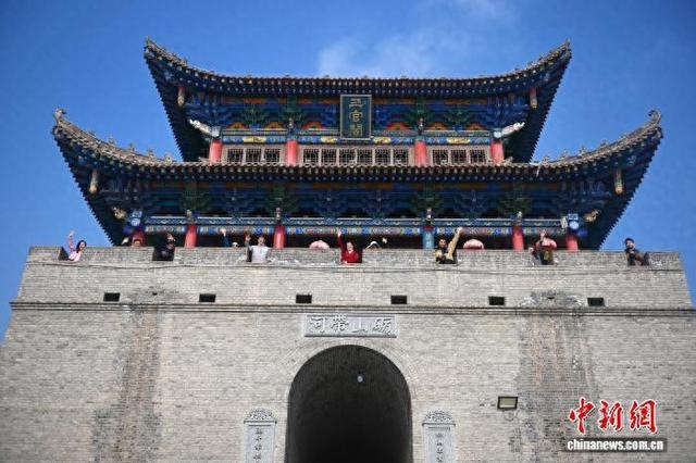 海外华媒探访兰州河口古镇：聆听黄河故事感受古建文化