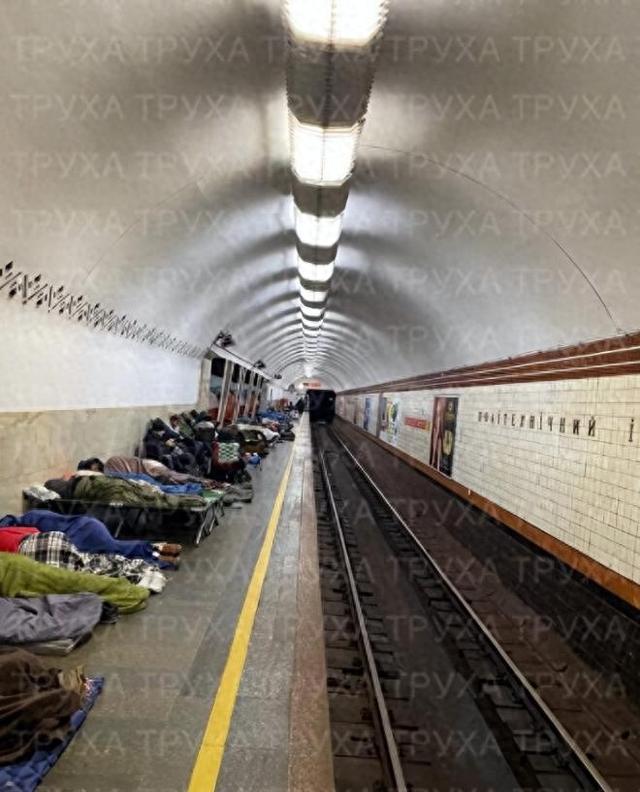 美国已入死局？12架轰炸机升空	，齐射120枚导弹，炸崩乌克兰电力