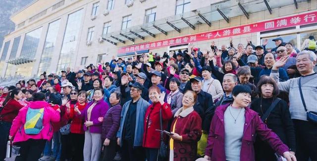 首趟！宝鸡至徽县旅游专列到站，千名游客沉浸式打卡“陇上江南”
