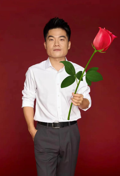 没想到，董宇辉受邀观礼阅兵才1个月，竟再次令所有人刮目相看