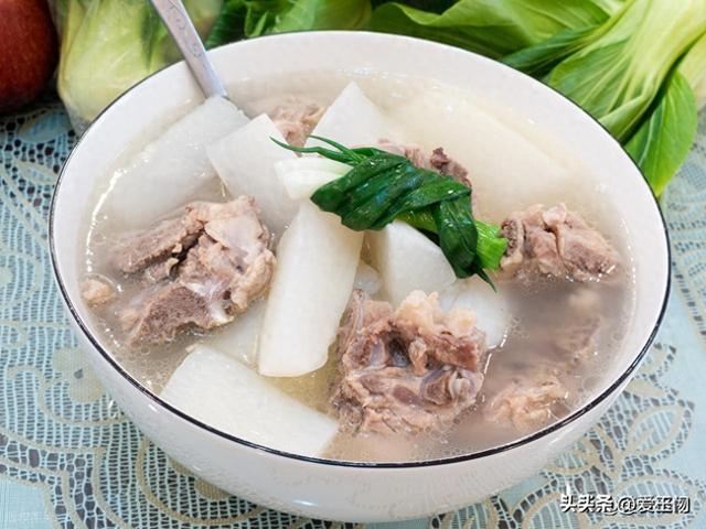 买猪骨头，内行人专挑这2个部位，肉多骨少，价格比瘦肉便宜一半