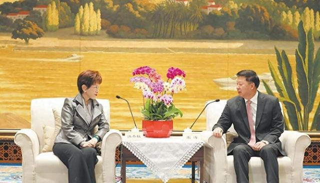 被大陆警告后，赖清德改口称洪秀柱无罪，对没去北京的马英九下手