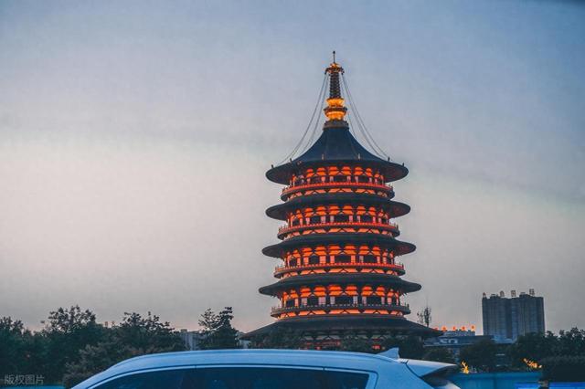 大量俄罗斯游客涌入河南洛阳，打着旅游的幌子，不看龙门石窟不吃