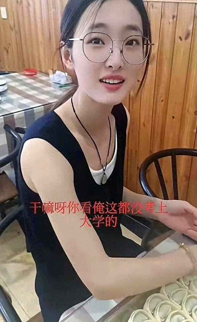 江苏2个女儿没考上大学，进店帮包馄饨，长相太漂亮	，网友坐不住