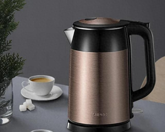 煮泡面什么时候放鸡蛋（电热水壶就该这么用）