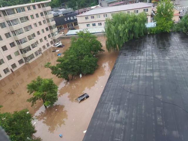 暴雨中的信息守护者：中国电信承德分公司筑牢抗洪"数字堤坝"