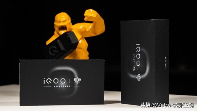 iQOO 15：以全能最强“光”，致玩家