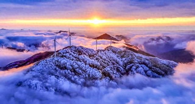 桂林高寒山区现冰挂雾凇美景