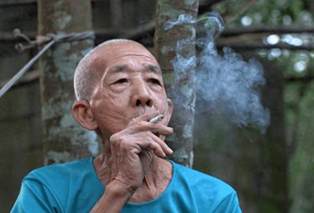 医生坦言：最伤害血管的行为，并非吸烟！而是频繁的去做这3件事