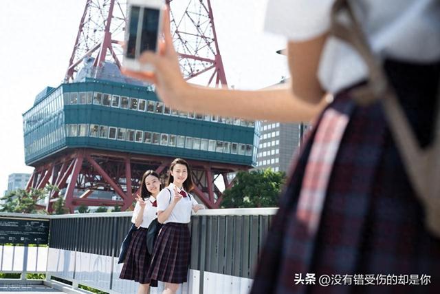 我旅游回来后，爱人告诉我不要炫耀，我听后沉默了
