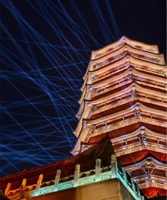 炫酷+浪漫！今晚，北京园博园永定塔点亮裸眼3D灯光秀