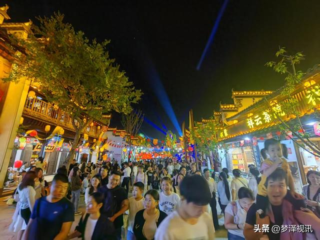 8天85.8万人次，小县城魅力十足