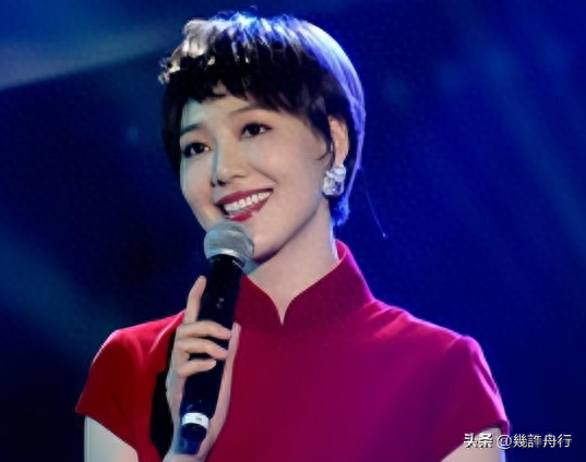 私生活混乱遭央视开除？被传与小尼结婚的她，现状如何？