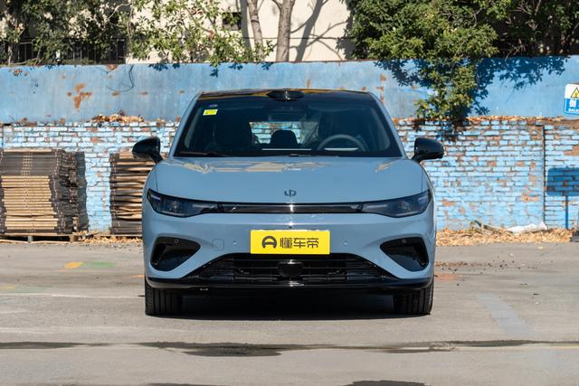 10 万级纯电轿车，无边框车门+无麦 K 歌	，零跑 Lafa5