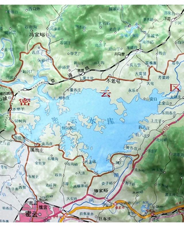 密云水库是水源地，那边的水库鱼和梨不错，潮白河挺宽的有橡胶坝