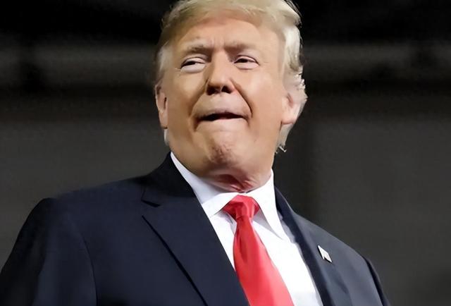 特朗普认怂，拒绝赖清德“过境”，被中方狠狠制裁的佩洛西却开始叫嚣：这是危险讯号
