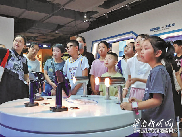 妈妈，机器人明天还在吗？”——社区联办科技研学活动侧记