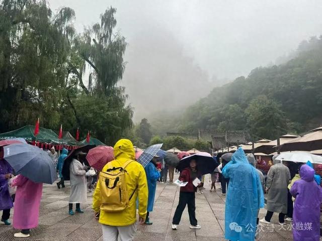 国庆红妆映麦积 烟雨朦胧醉游人麦积山大景区开启国庆文旅盛宴