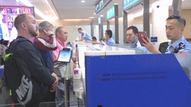 “双节”重庆江北机场口岸出入境客流量大涨 出境前三位：泰国、新加坡、日本