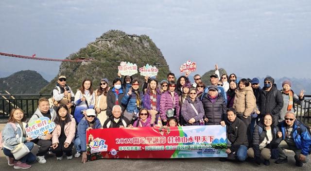 桂林阳朔如意峰索道景区迎来千人香港专列团