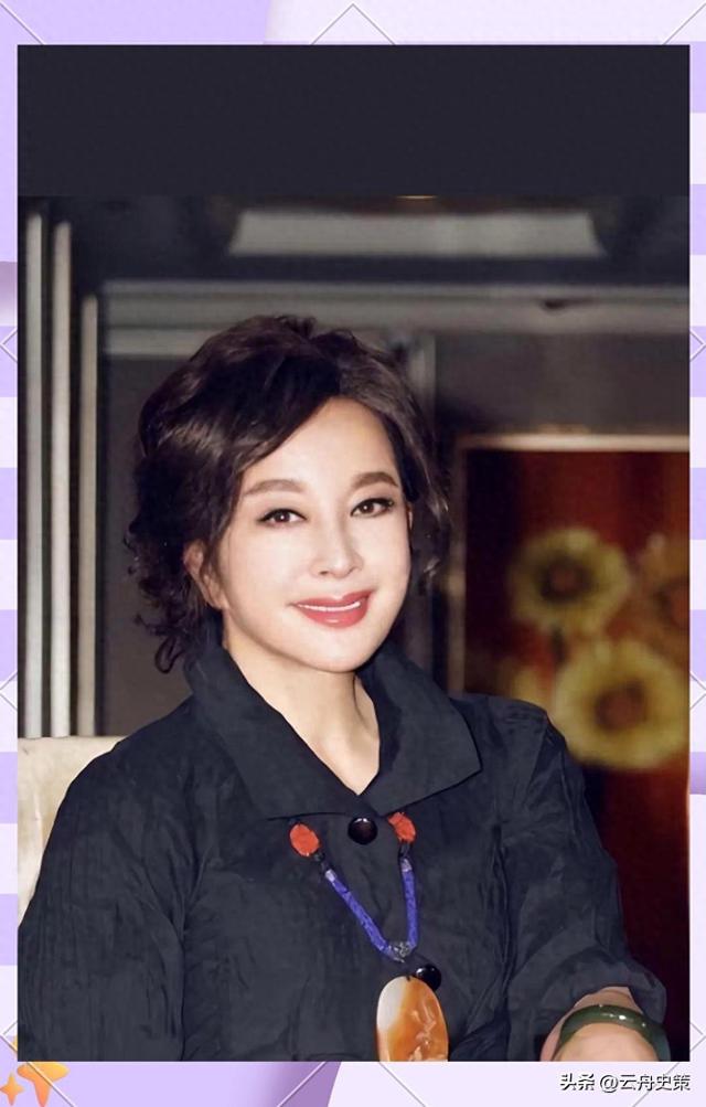 钱再多有什么用75岁的“风流妖精”刘晓庆，已经走上另一条道路