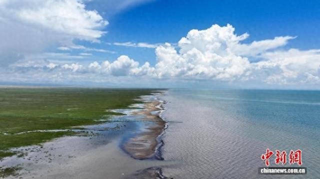 航拍青海湖仙女湾夏日风光
