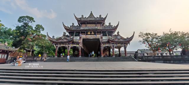 都江堰的南桥