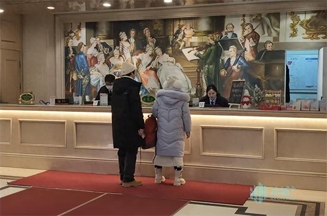 酒店民宿满房、饭店“一桌难求” 冰城旅游业“宠”到游客心坎里了