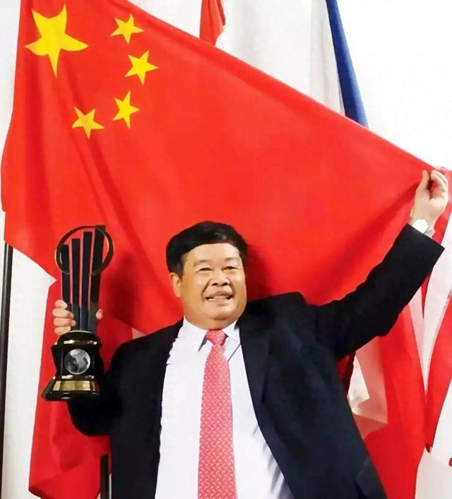 曹德旺说：我喜欢400多万宾利，但是太贵，转身买一辆600万的红旗
