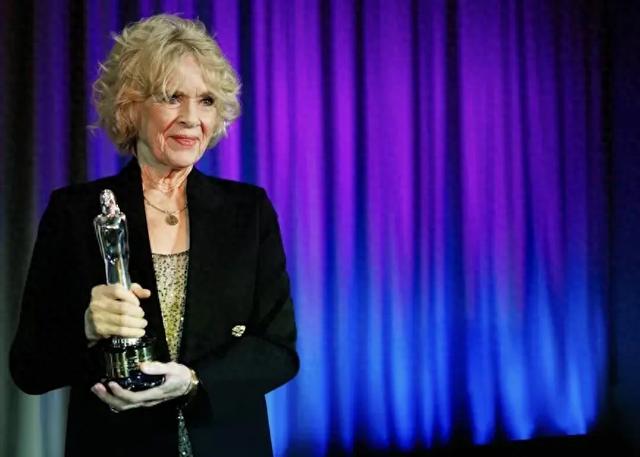 当世最棒的女演员，终于拿到这个奖