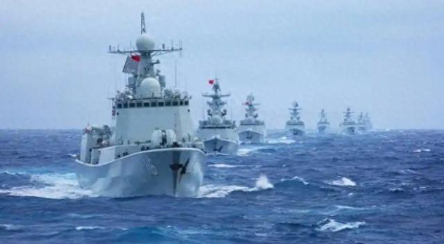 马科斯后悔晚了！菲律宾船员对中国举白旗投降，现场画面曝光，引发菲律宾上下一片震动！
