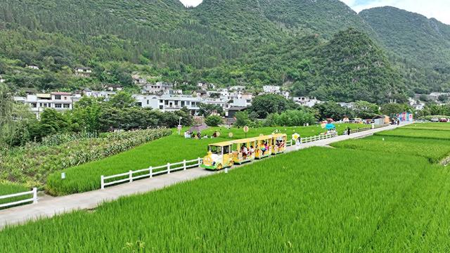 兴义：万峰林暑期“上新” 沉浸式玩法解锁文旅新浪漫