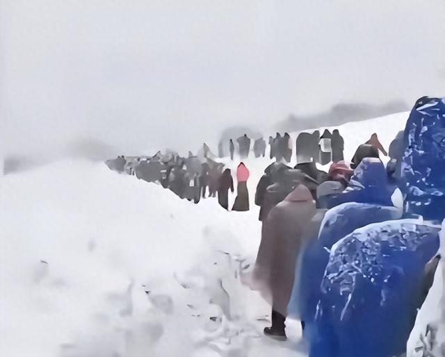 花200元体验古代酷刑，零下天气挨冻受罪，历史伤痛不该被消费