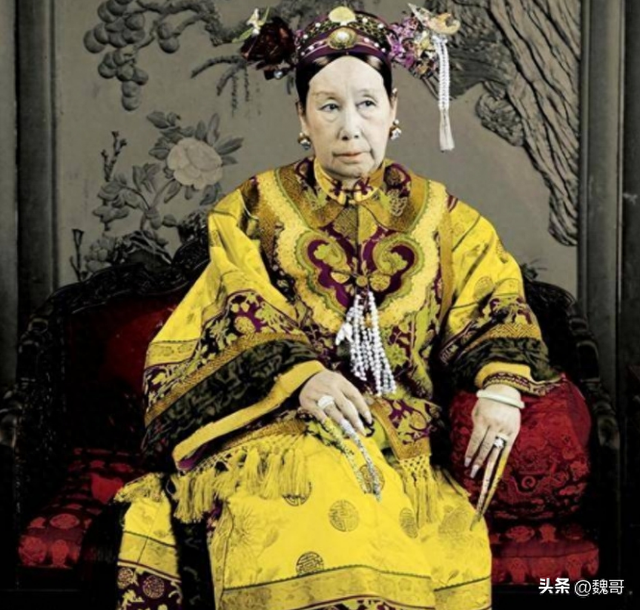 慈禧“真实照片”，被美国博物馆收藏至今，这才是她真正的样子