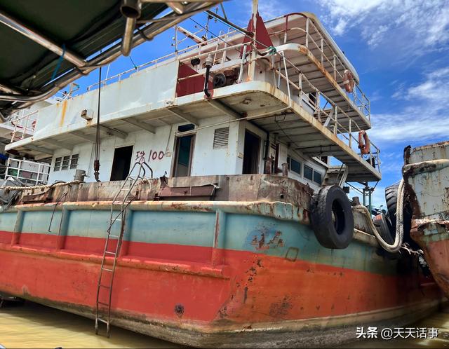 珠海市11艘三无的快艇和铁质船40万起拍卖，拍出72万高价