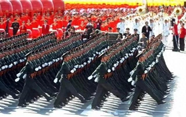 越南与中国杠上了？中国前脚定下9月3阅兵，越南后脚就定9月2！